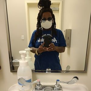 Meet your Posher, Amelia